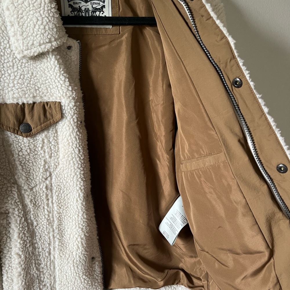 Levi's Sherpa Trucker Jacket - Picture 6 of 7